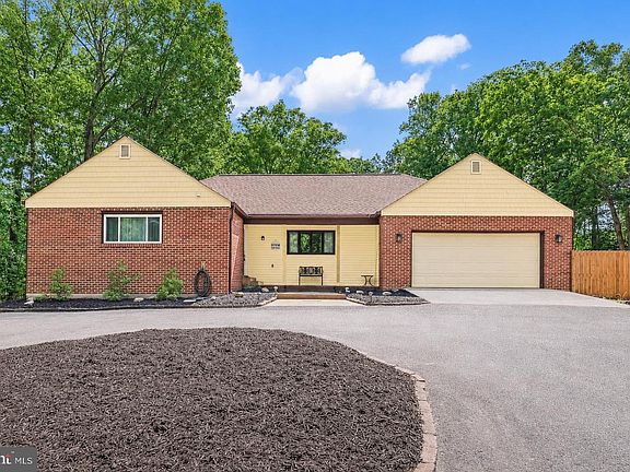 3rd image of 10 Ridgeview Cir