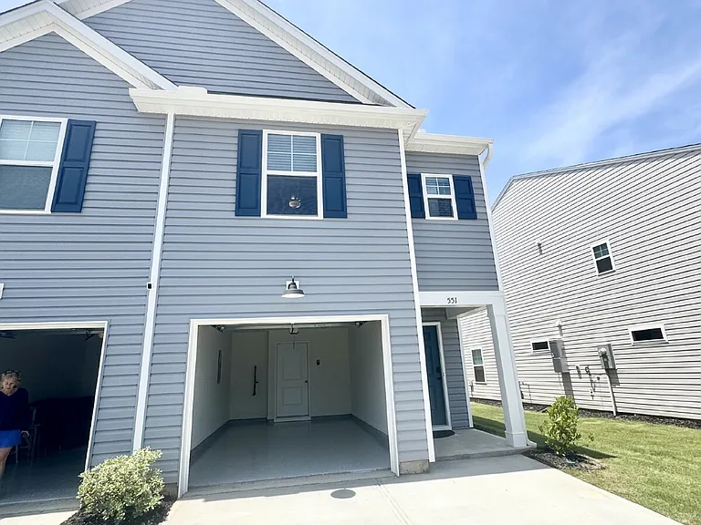 551 Seaborn Cir — Photo 2