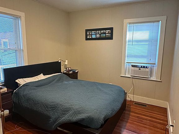 4th image of 90 Yorktown St
