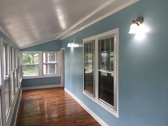 4th image of 20 Crescent Ave #2