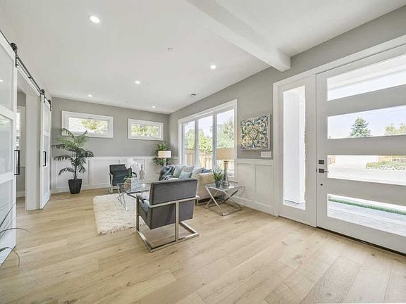 4th image of 1384 Munro Ave