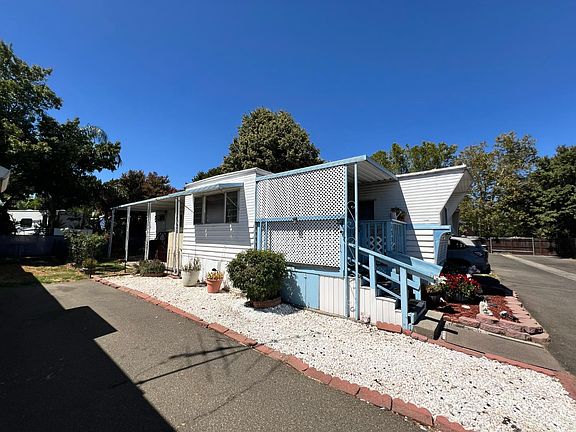 3rd image of 902 Del Paso Blvd #133