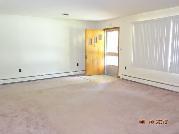 3rd image of 140 Eaton Dr