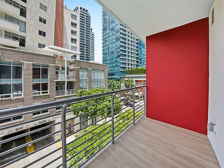 90 NE 32nd St #414 — Photo 9