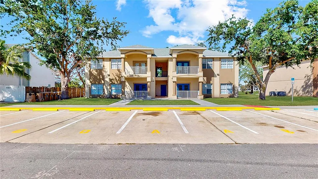 3 bed, 2.0 bath, 1122 sqft, $1,690 — Photo 1