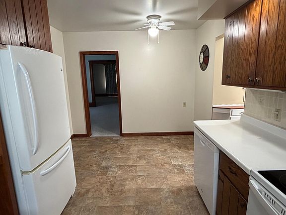 4th image of 501 Center St E