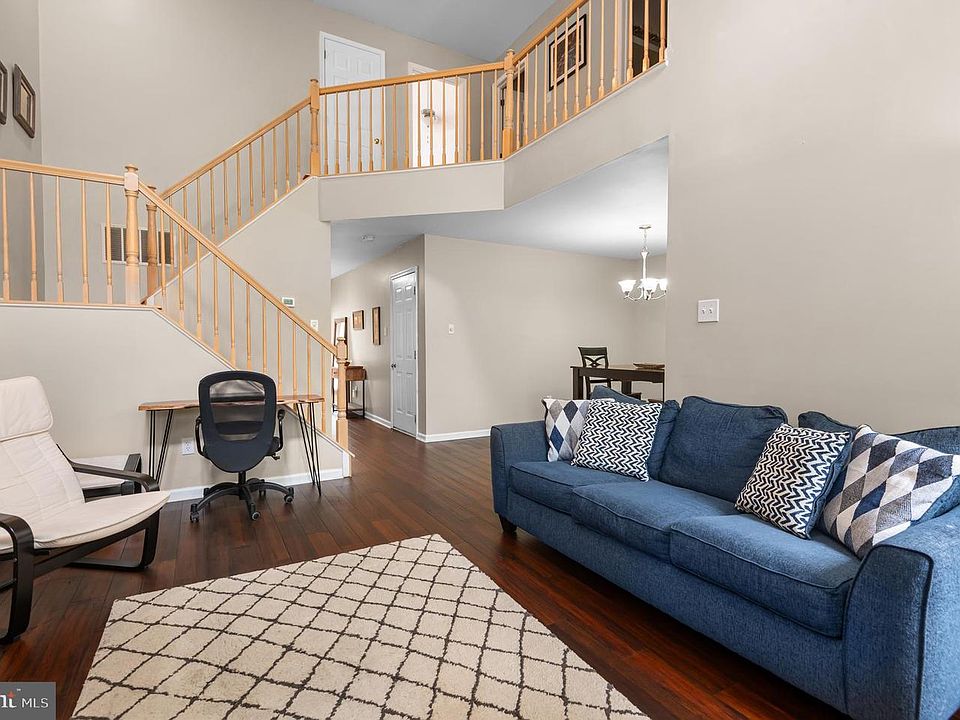 1st image of 202 Aqueduct Dr
