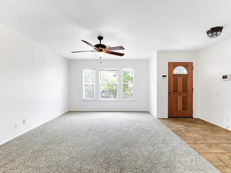 10106 Amber Flora Dr — Photo 2