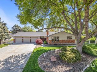 376 S Ravenswood Dr, Meridian, ID 83642