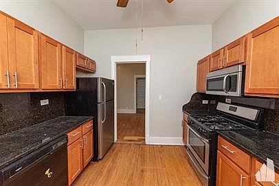 3rd image of 1535 W Leland Ave APT 1B