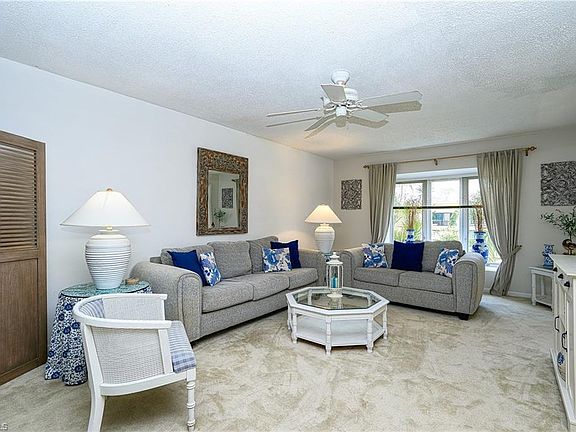 5th image of 409 Meadowlark LN #409B