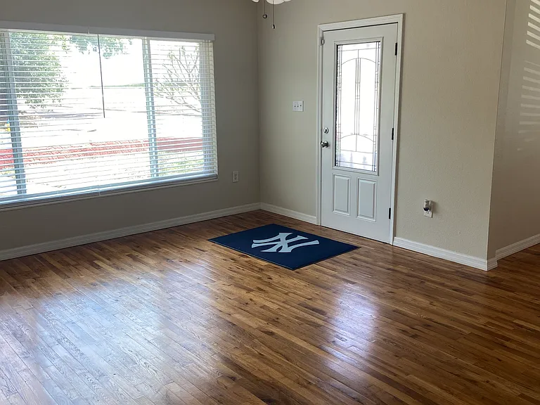 515 E Adalee St — Photo 4