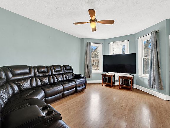 2nd image of 4625 S Sacramento Ave