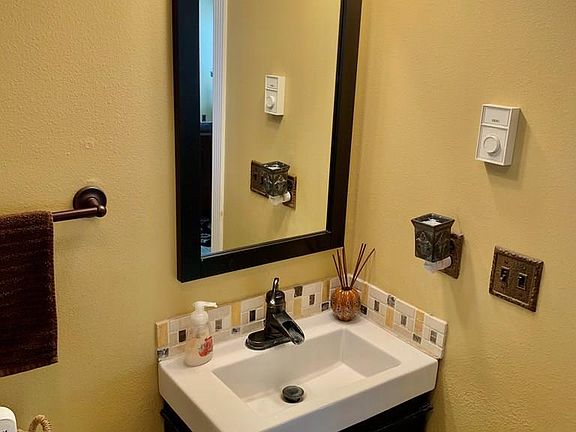 4th image of 290 Plantation Cir