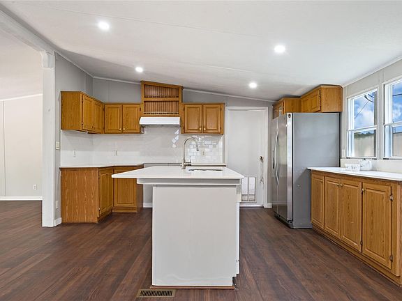 3rd image of 9623 Meadowvine Dr
