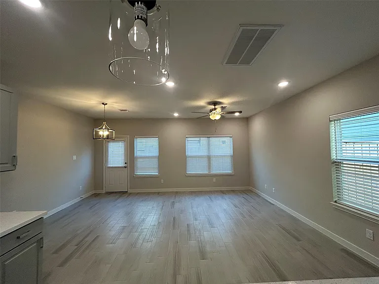1511 Revolution Way — Photo 8