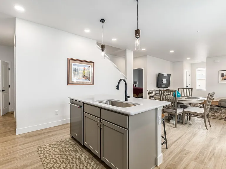 5795 Champlain Dr — Photo 15