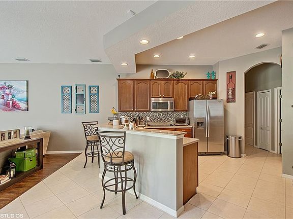 3rd image of 4202 Walden View Dr