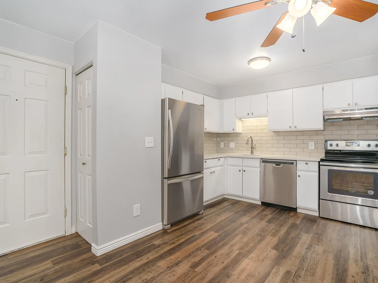 2575 S Syracuse Way — Photo 4