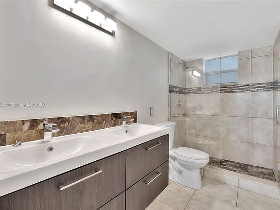3rd image of 4025 N Federal Hwy APT 317C