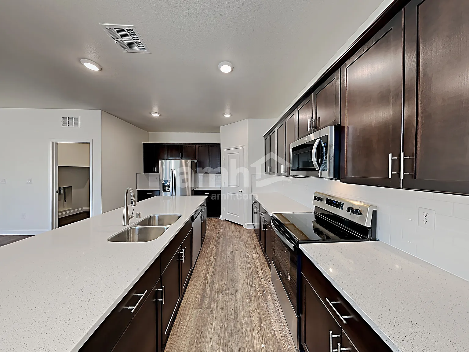 5 bed, 3.0 bath, 2311 sqft, $2,695 — Photo 3