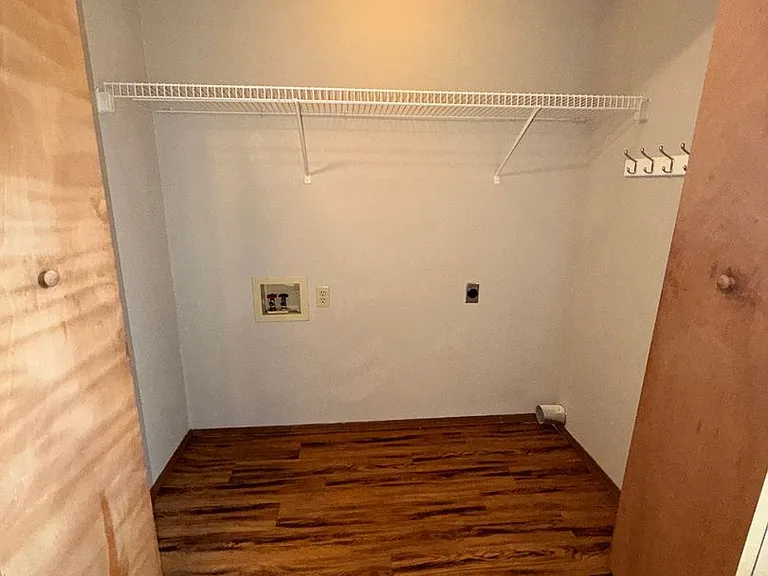 1030 E Walnut St — Photo 5