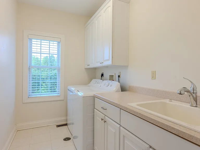 8196 Course View Dr — Photo 28