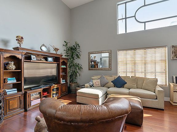 2nd image of 10 S Park St APT 9