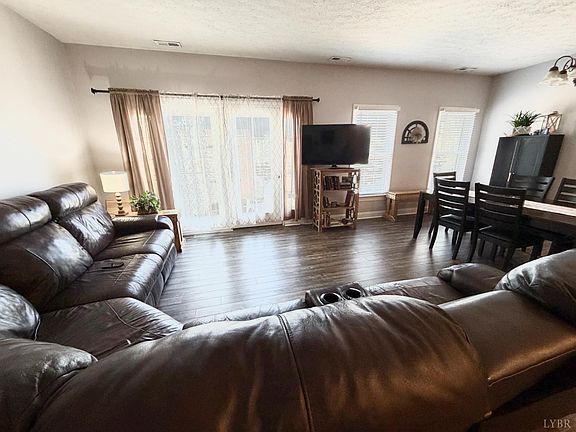 5th image of 101 Duncraig Dr Unit 206