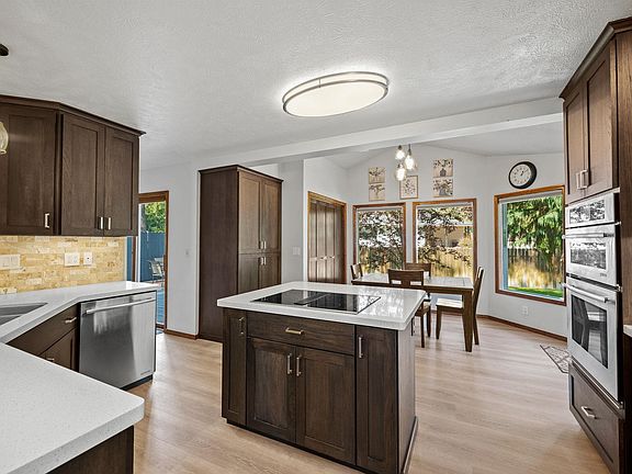 3rd image of 214 W Woodway Ave
