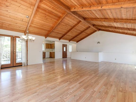 4th image of 1324 Village Ln