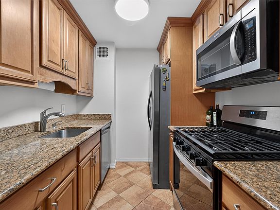 4th image of 100 Clinton Avenue #3C