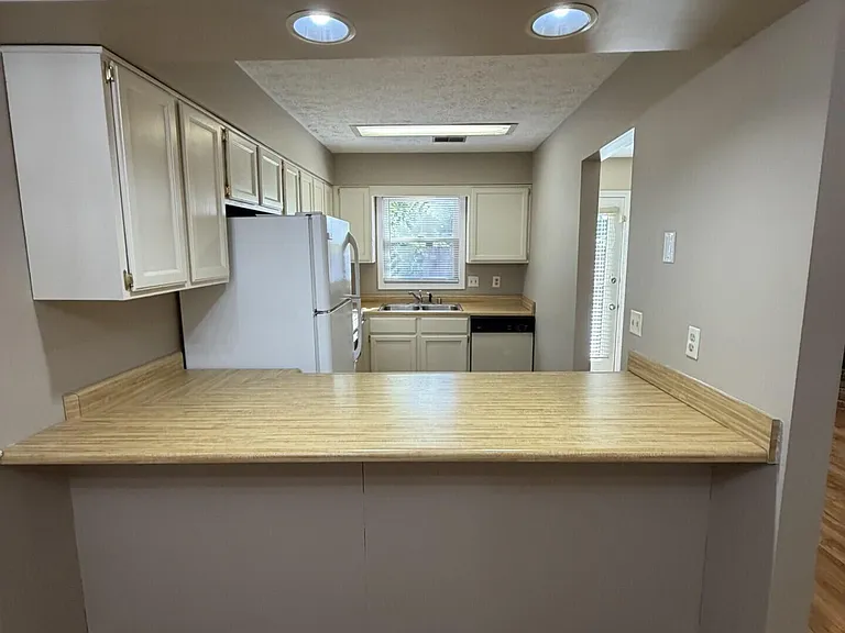 1100 Turkey Foot Rd #6 — Photo 8