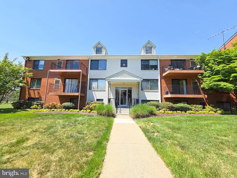 1st image of 125 Driveway Clubhouse T