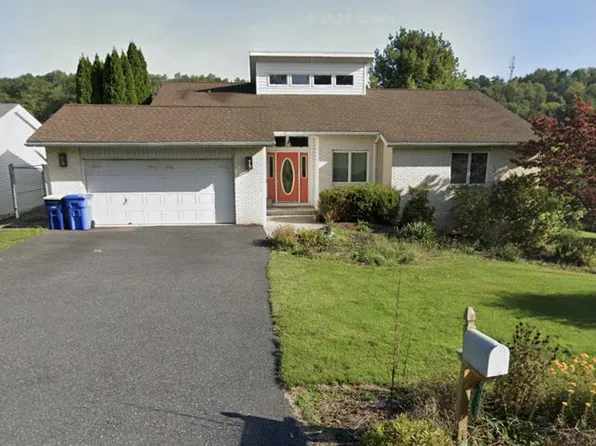 411 Ethan Allen Dr, New Cumberland, PA 17070