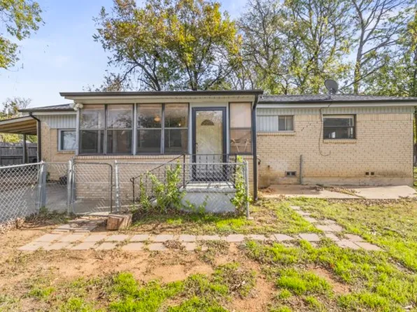 107 S Sheppard Dr, Euless, TX 76040