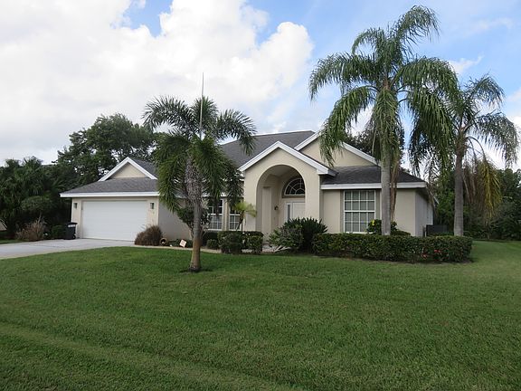 3rd image of 1110 SE Strathmore Dr