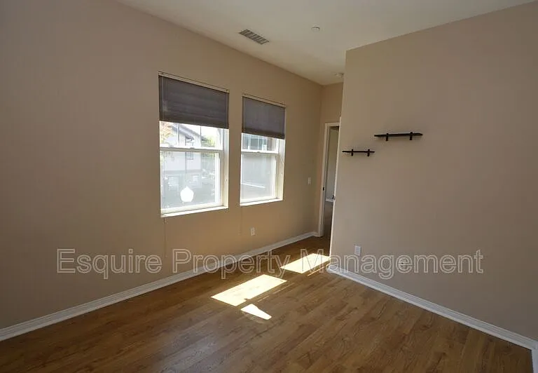 3246 N Ventura Rd — Photo 13