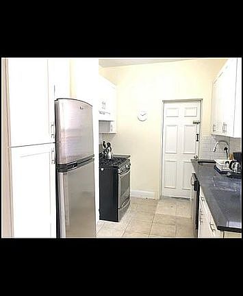5th image of 907 E 211th St