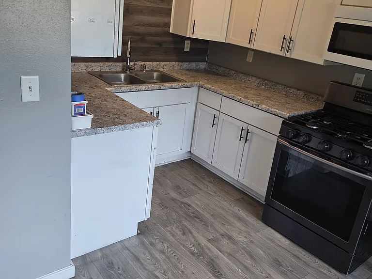 2217 Willow St — Photo 3