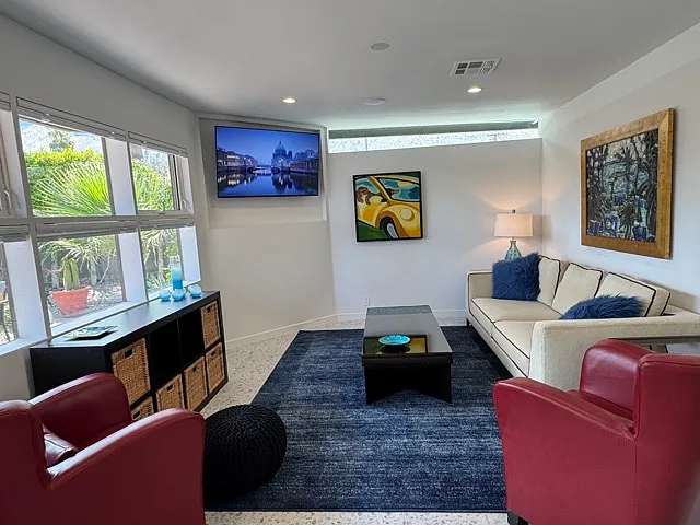962 E Parocela Pl — Photo 3