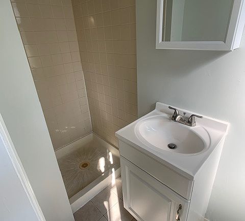 5th image of 330 E 65th St APT 25
