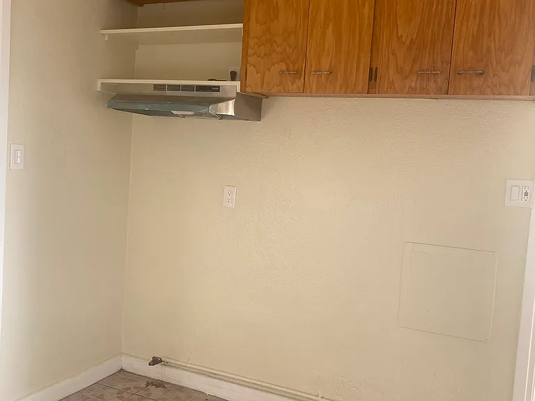 1608 W 35th St #1610-1/2 — Photo 12
