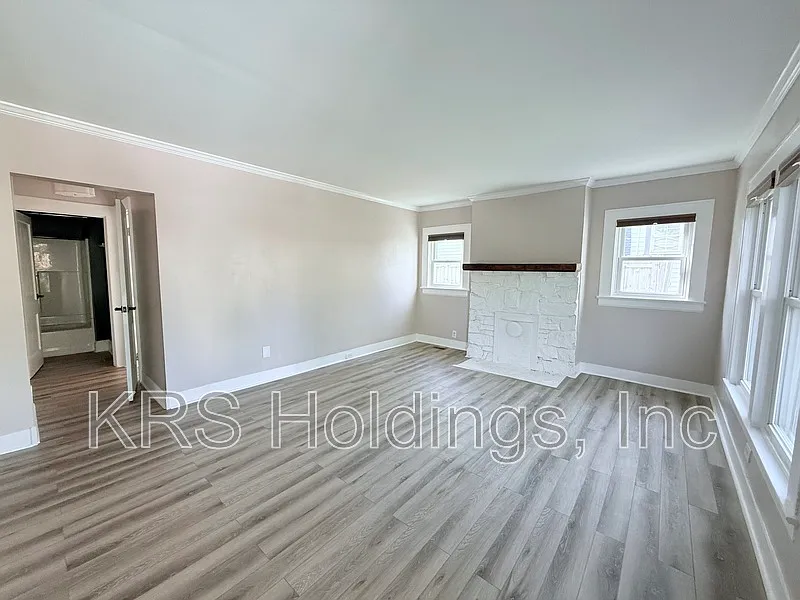 2 bed, 1.0 bath, 1066 sqft, $1,895 — Photo 2