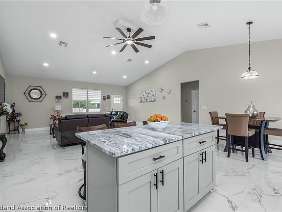 4th image of 905 Scarab Dr
