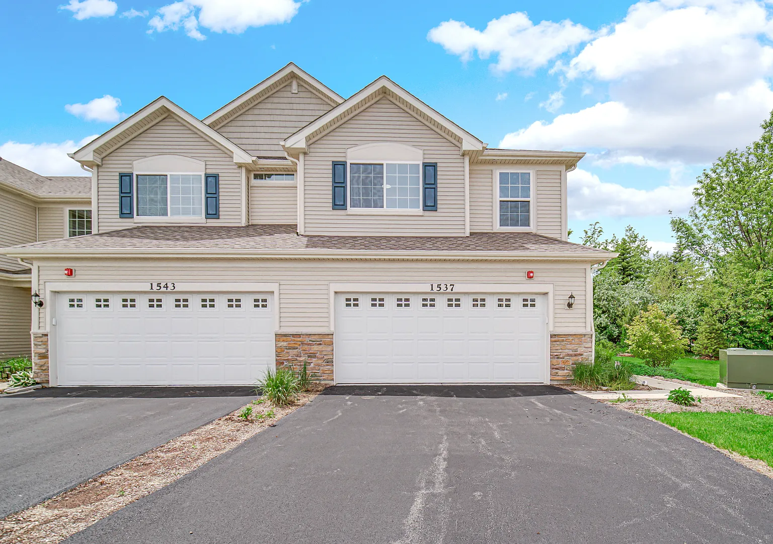 2 bed, 2.5 bath, 1590 sqft, $2,995 — Photo 1