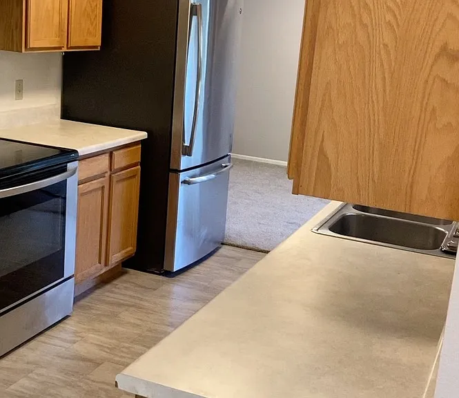 1213 Skyline Dr — Photo 2