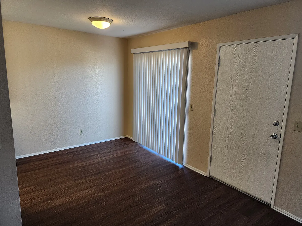 Building Photo - 444 S Lincoln Ave S #D