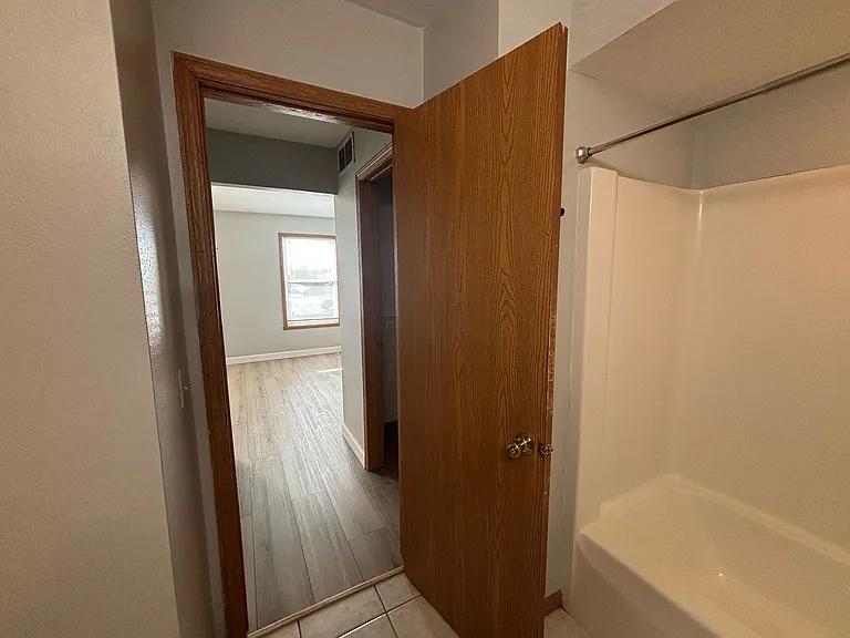 386 Amphitheater Dr — Photo 16