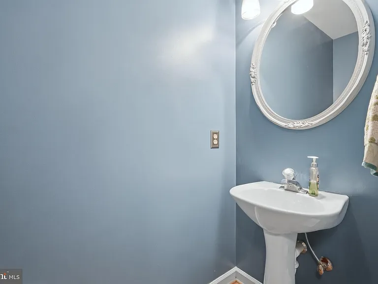 900 Hickory Cir — Photo 15